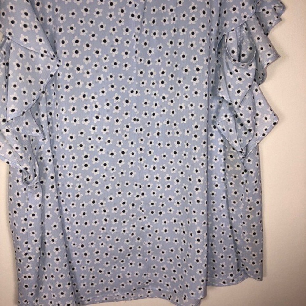 ELLE Blue Short Sleeve Floral Blouse Size‎ Medium - Picture 6 of 11